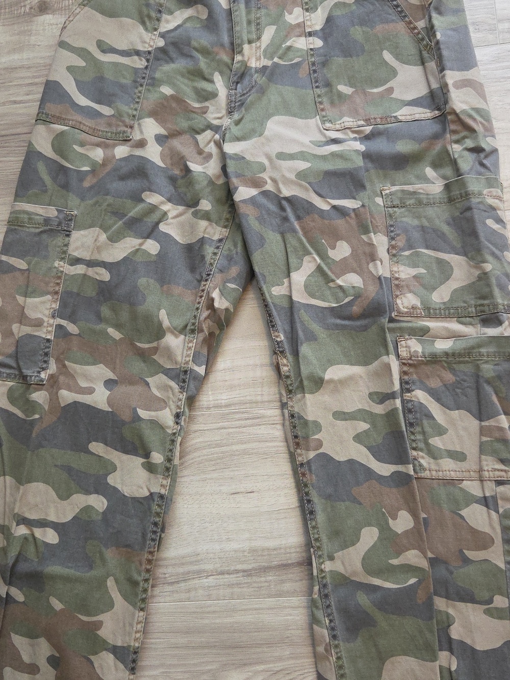 Viral No Boundaries Camo Cargo Pants - Picture 2 of 4